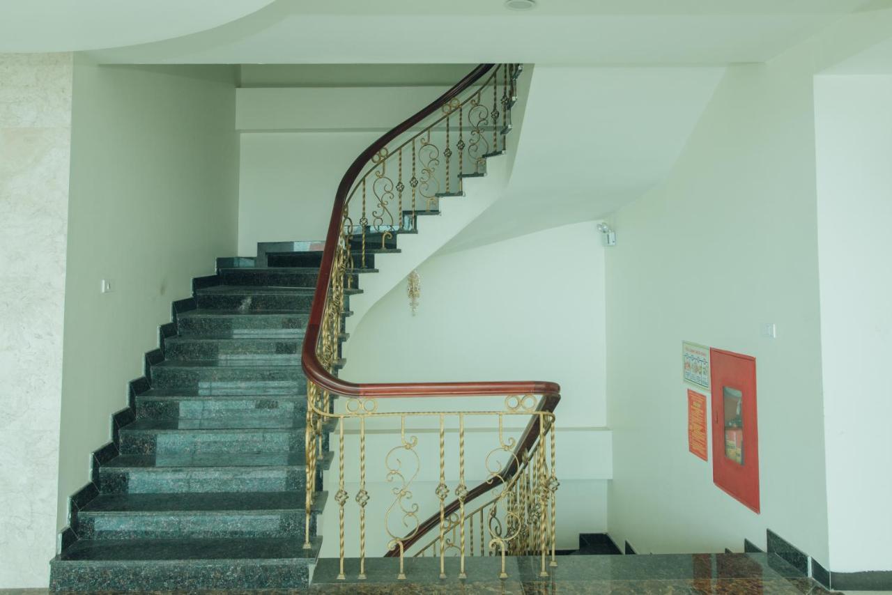 Hung Long Hotel Phủ Từ Sơn Esterno foto