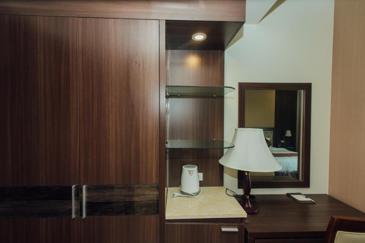Hung Long Hotel Phủ Từ Sơn Esterno foto