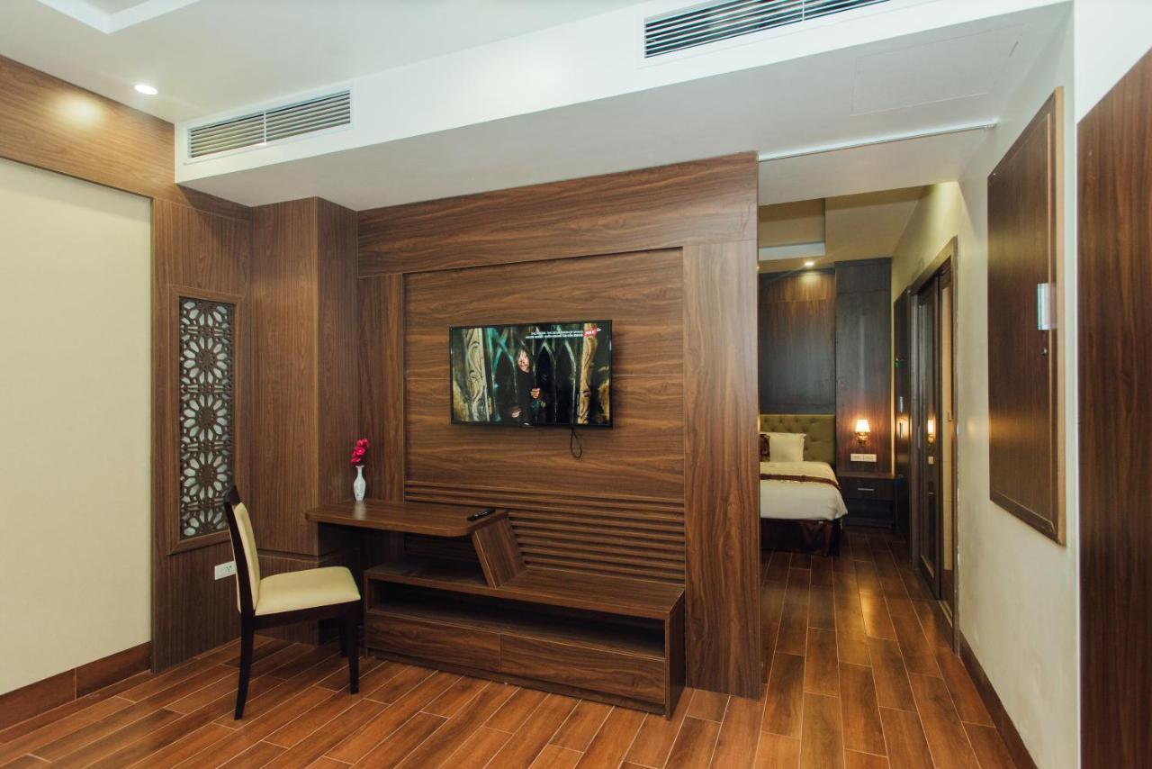Hung Long Hotel Phủ Từ Sơn Esterno foto